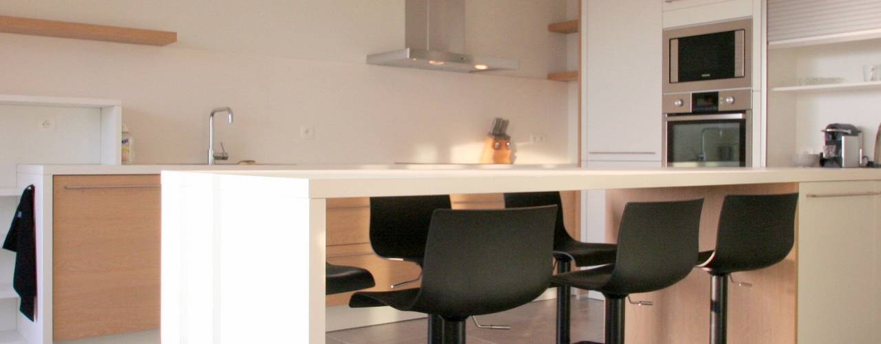 Appartement à Cannes meublé entièrement par wm, ATELIER WM ATELIER WM Modern kitchen