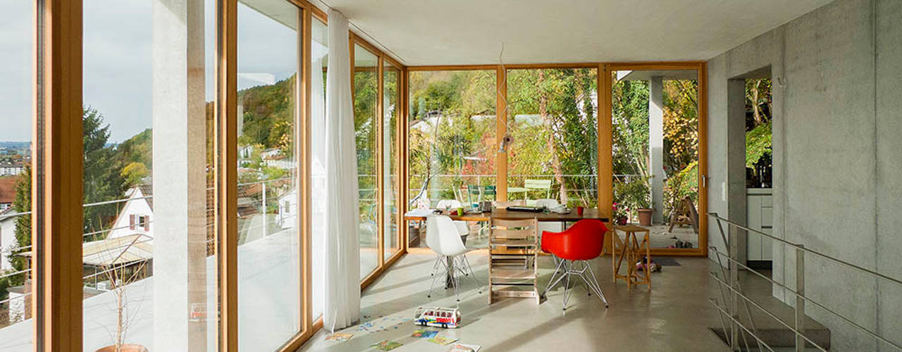 Modernes Traumhaus mit 1a-Aussicht, GIAN SALIS ARCHITEKT GIAN SALIS ARCHITEKT Salas de jantar modernas