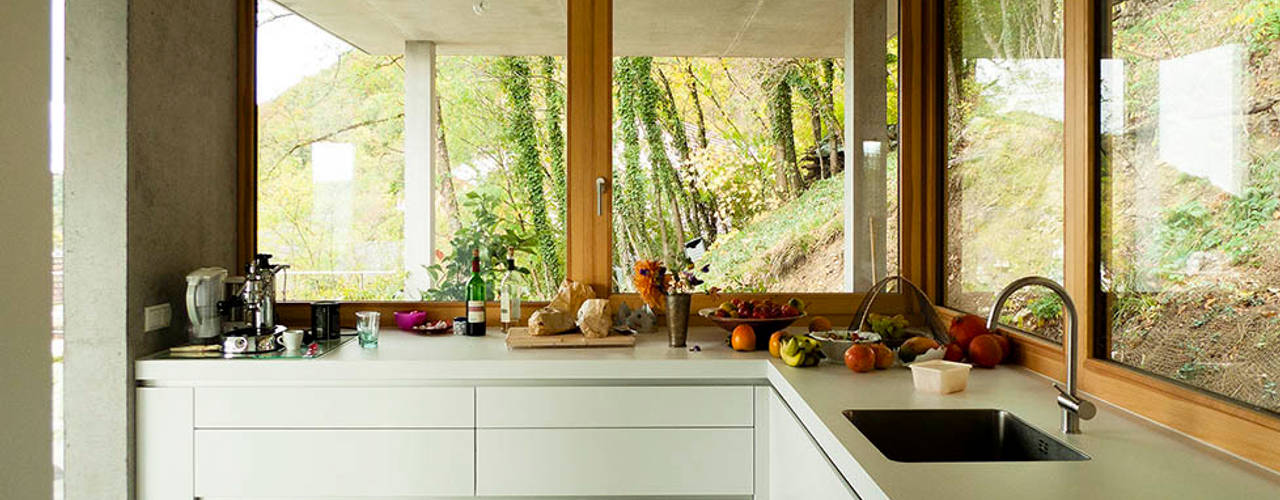 Modernes Traumhaus mit 1a-Aussicht, GIAN SALIS ARCHITEKT GIAN SALIS ARCHITEKT Modern kitchen