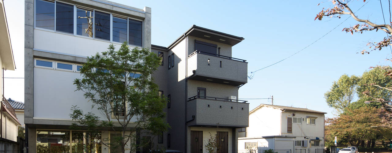 House in Fuchu, 佐藤重徳建築設計事務所 佐藤重徳建築設計事務所 Casas de estilo ecléctico