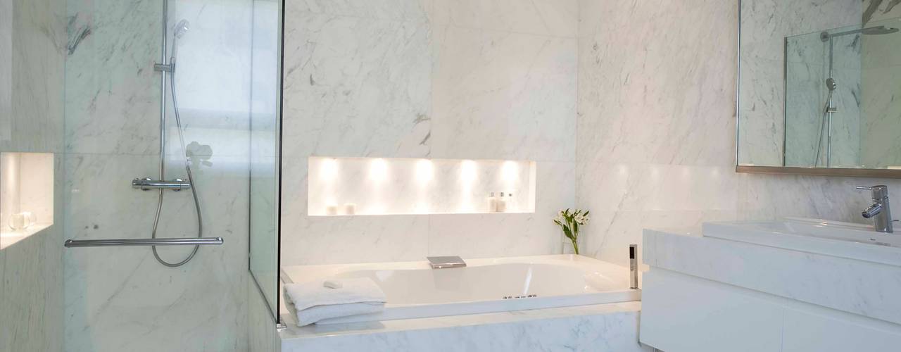 Baños by Brukman Chechik Arquitectos, LIVE IN LIVE IN Modern Bathroom