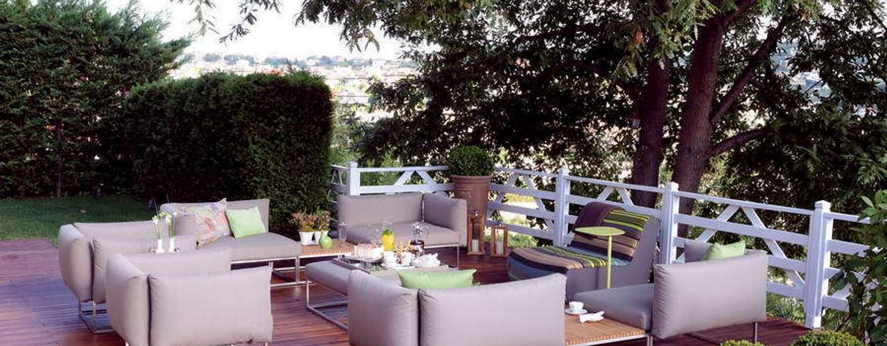House E - E Evi, HANDE KOKSAL INTERIORS HANDE KOKSAL INTERIORS Modern balcony, veranda & terrace