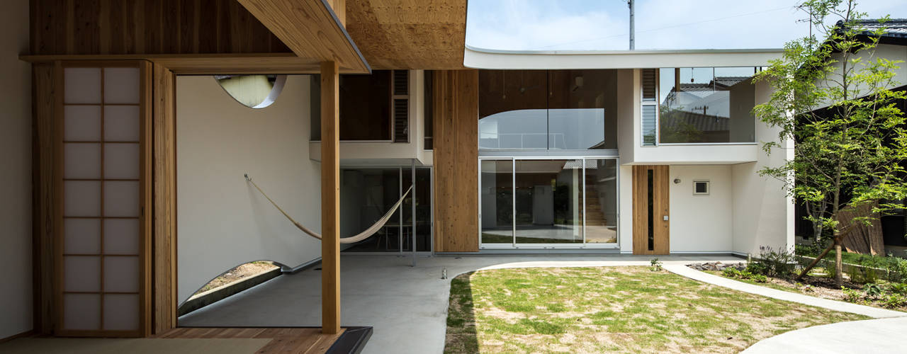 被衣の家 Shawl House, y+M design office y+M design office Casas de estilo ecléctico