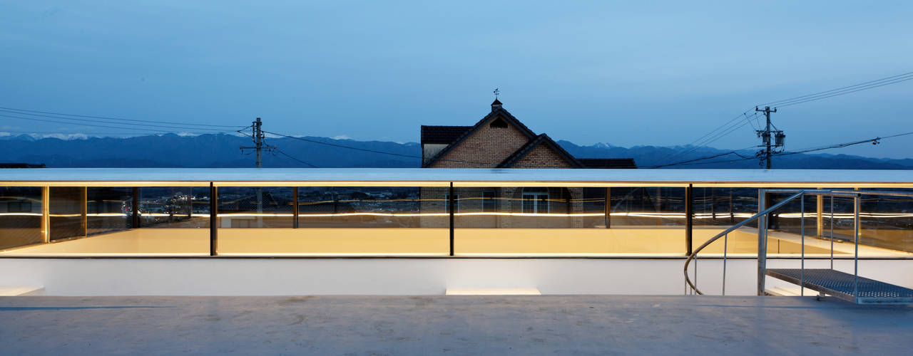 SI-house, TNdesign一級建築士事務所 TNdesign一級建築士事務所 Minimalistyczny balkon, taras i weranda