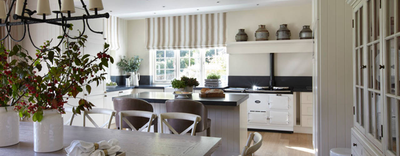 Country House, Hampshire, Helen Green Design Helen Green Design カントリーデザインの キッチン