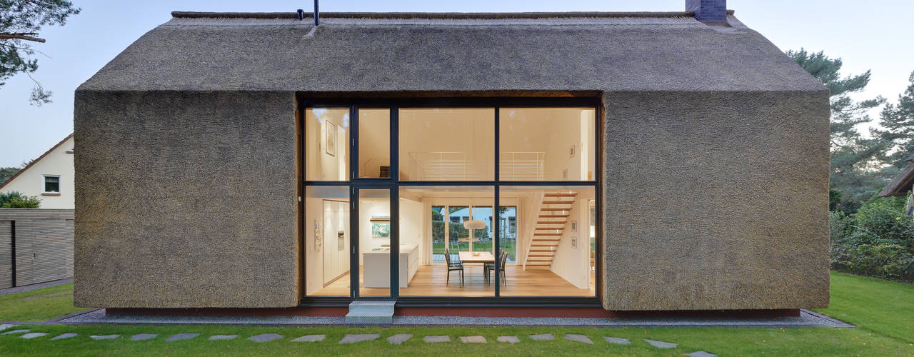 Lichtdurchflutet und gemütlich: Waldhaus mit Durchblick, Möhring Architekten Möhring Architekten Modern houses