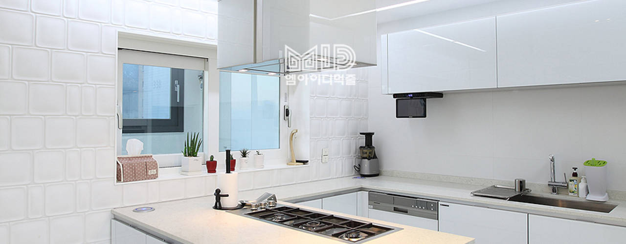 경기도 과천시 원문동 삼성래미안 슈르아파트 50평형, MID 먹줄 MID 먹줄 Cocinas de estilo moderno