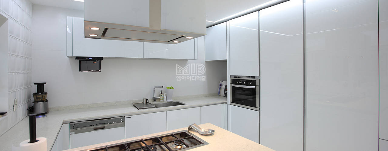 경기도 과천시 원문동 삼성래미안 슈르아파트 50평형, MID 먹줄 MID 먹줄 Cocinas de estilo moderno