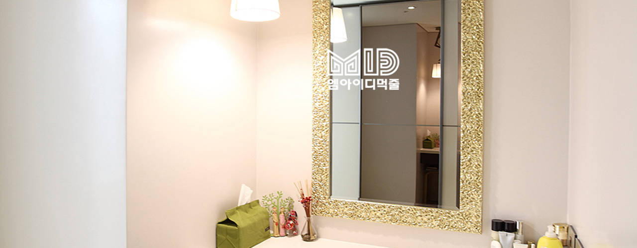 경기도 과천시 원문동 삼성래미안 슈르아파트 50평형, MID 먹줄 MID 먹줄 Mediterranean style dressing room