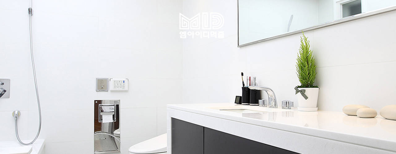 경기도 과천시 원문동 삼성래미안 슈르아파트 50평형, MID 먹줄 MID 먹줄 Mediterranean style bathroom