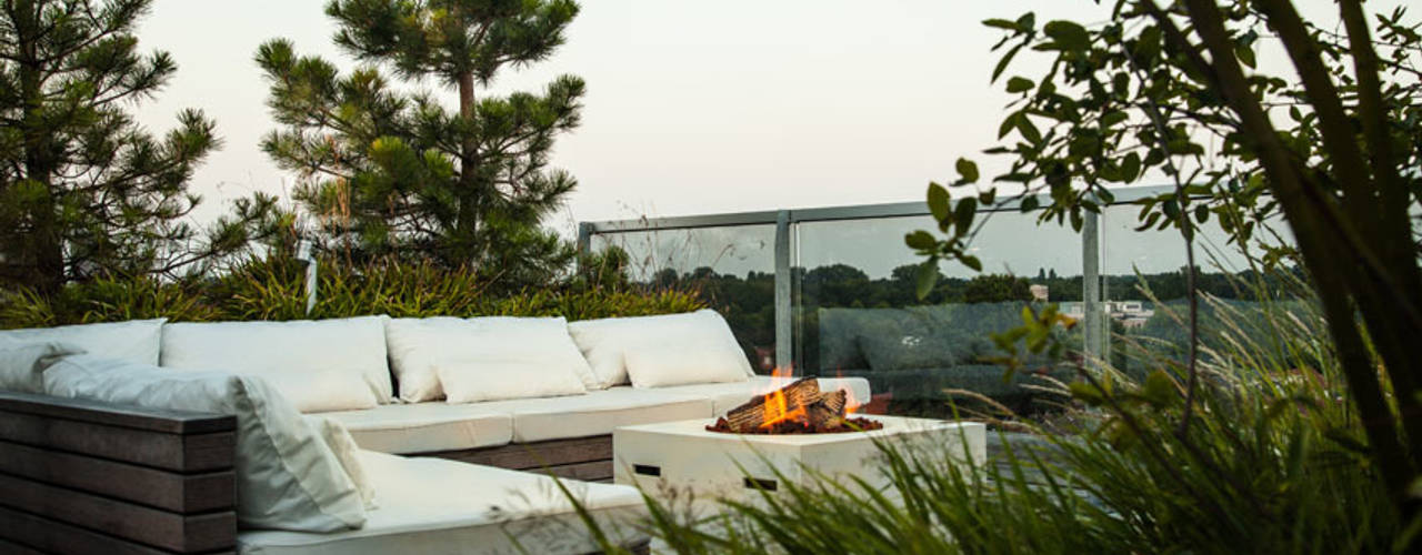 Zeven hoog ontspannen in Ibiza stijl, Studio REDD exclusieve tuinen Studio REDD exclusieve tuinen Modern balcony, veranda & terrace