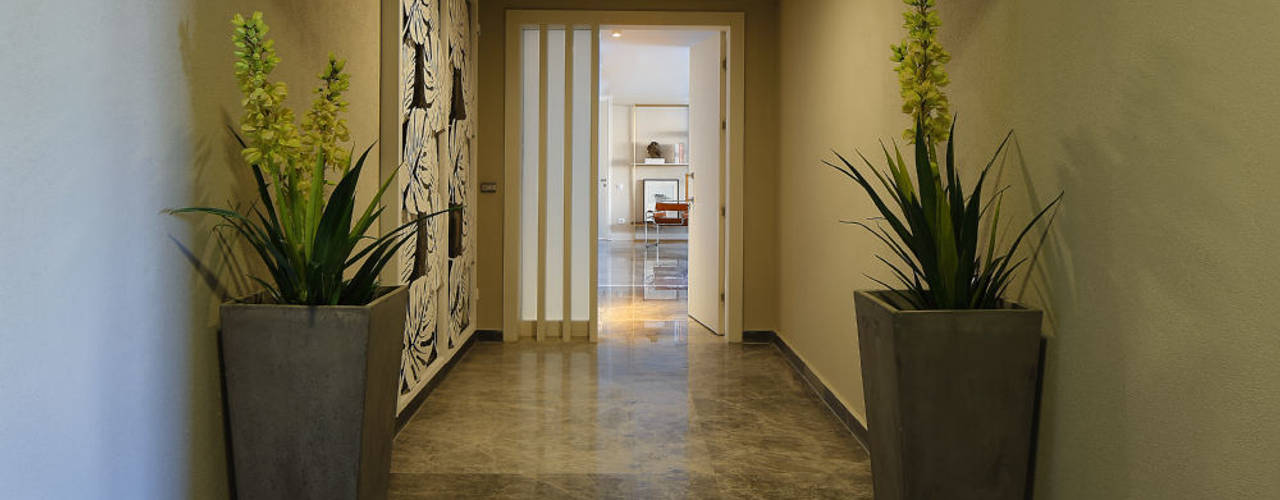 OLABELLA // RESIDENTIAL PROJECT, Escapefromsofa Escapefromsofa Modern Corridor, Hallway and Staircase