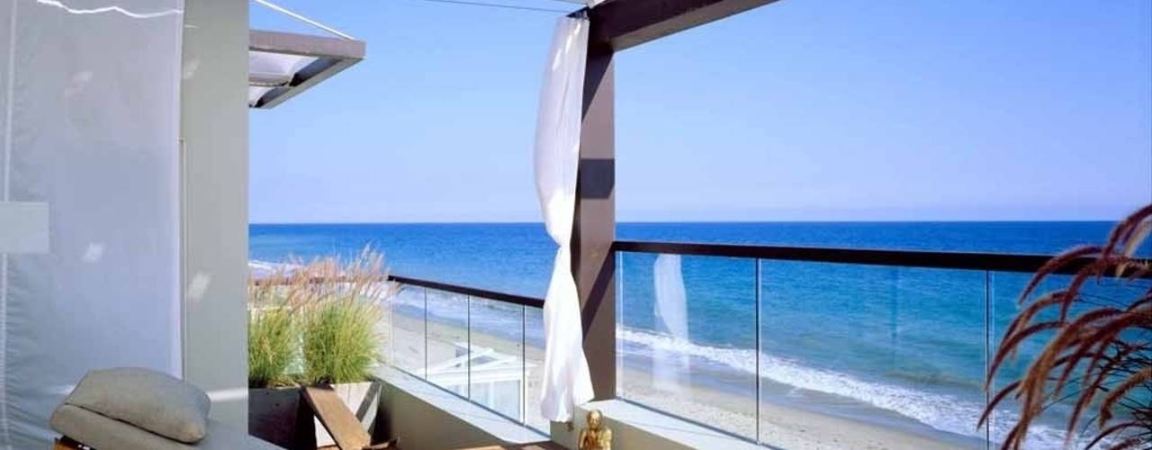 Modern Australian Beach Style Home, Bella life Style Bella life Style Tropischer Balkon, Veranda & Terrasse