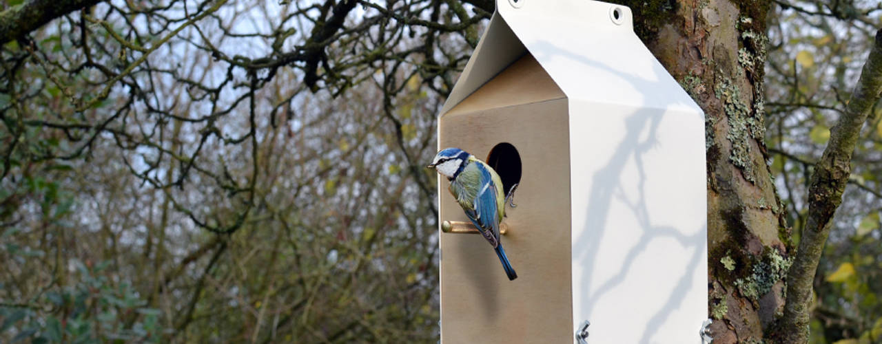 MILK CARTON INSPIRED NESTBOX / BIRDHOUSE, Jam Furniture Jam Furniture Jardin minimaliste