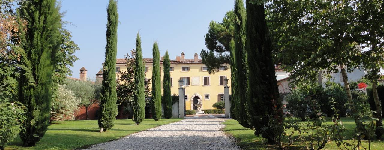 Talamo di Corte Serena Morando - restauro di un immobile storico destinandolo a struttura ricettiva, Architetto Teresa Costalunga Architetto Teresa Costalunga منازل