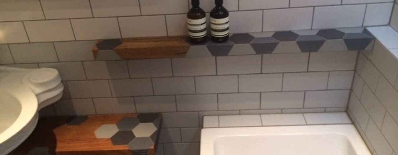 Bathroom floating shelves ,, woodstylelondon woodstylelondon Casas de banho modernas