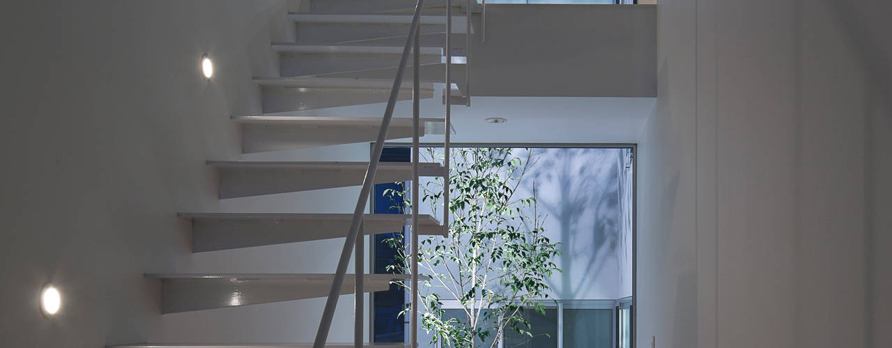 ODAWARA COURTYARD HOUSE, AIDAHO Inc. AIDAHO Inc. Pasillos, vestíbulos y escaleras de estilo moderno
