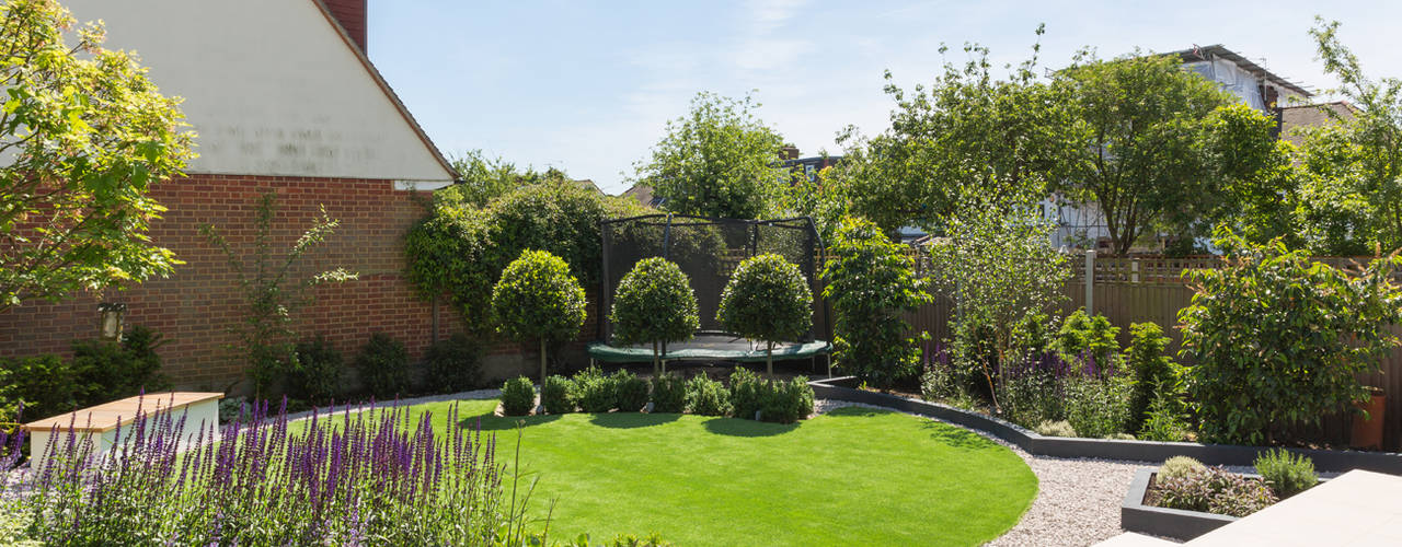 A Garden Located in Broadgates Road with a Great Landscape, BTL Property LTD BTL Property LTD Jardins modernos