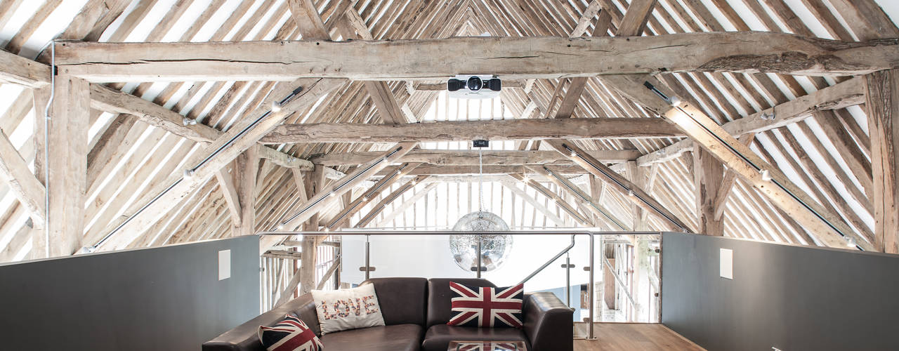 Photography - barn conversion in Sawbridgeworth, Adelina Iliev Photography Adelina Iliev Photography 모던스타일 미디어 룸