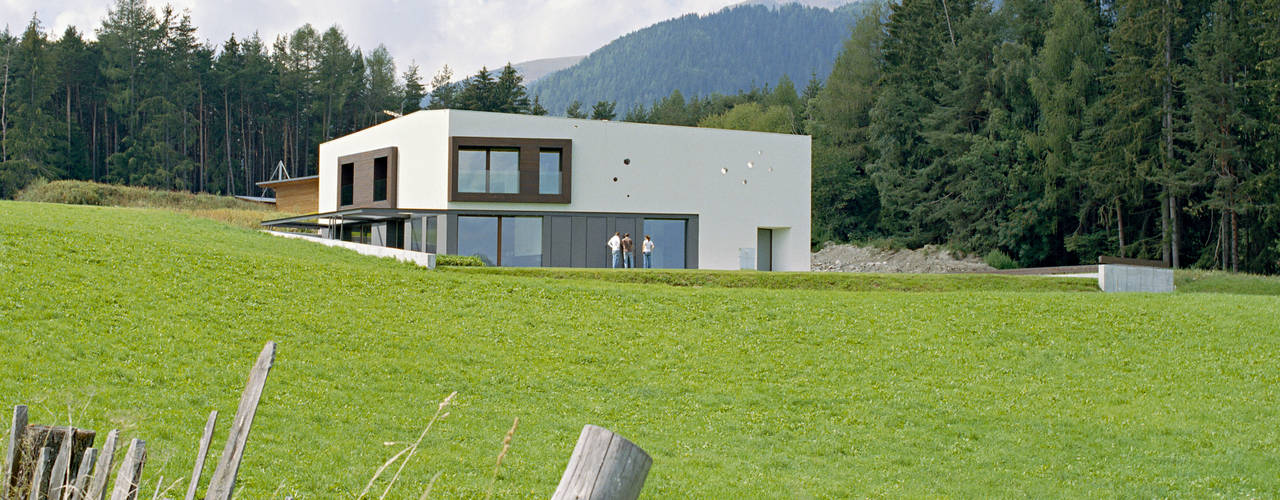 SUSI - Single Family House and Veterinarian Office, AllesWirdGut Architektur ZT GmbH AllesWirdGut Architektur ZT GmbH Casas de estilo moderno