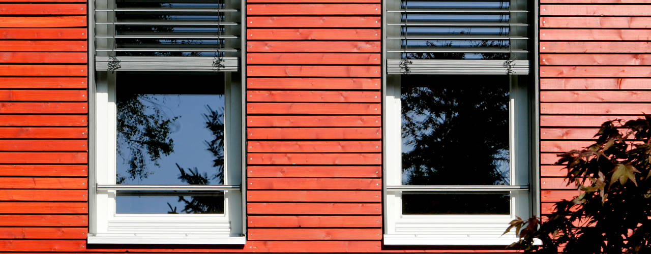 Rote Box, Fachwerk4 | Architekten BDA Fachwerk4 | Architekten BDA Finestre & Porte in stile moderno