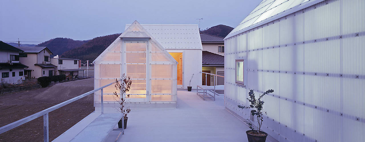 House in Yamasaki, 島田陽建築設計事務所/Tato Architects 島田陽建築設計事務所/Tato Architects Eclectic style balcony, porch & terrace