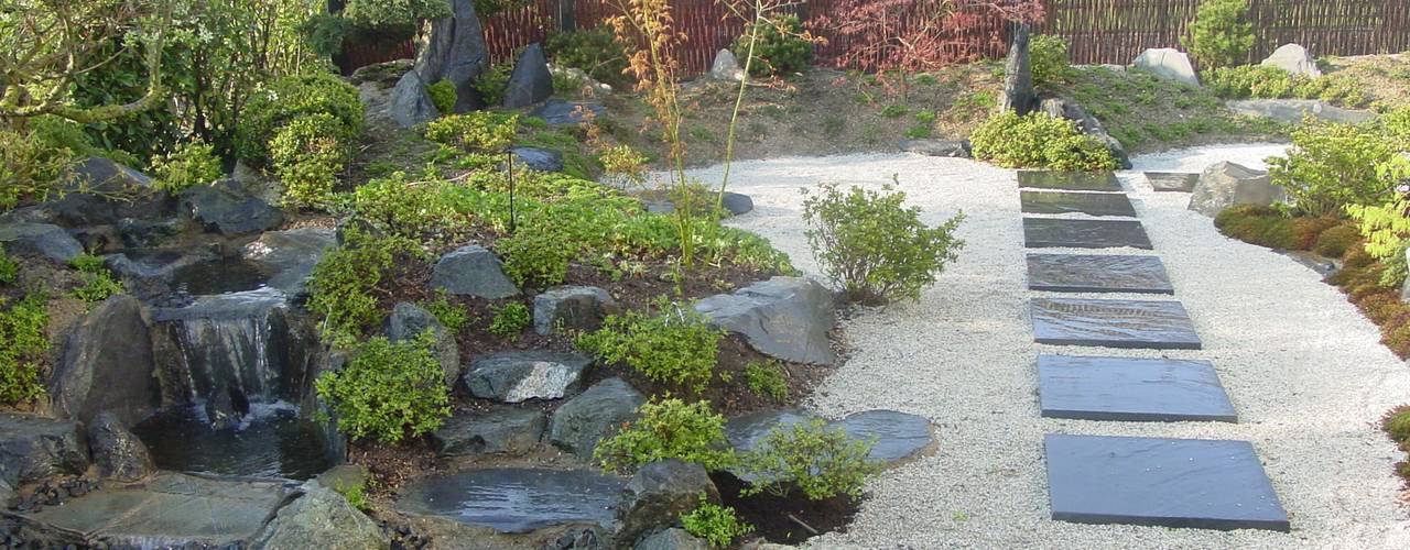 Moderne trifft Tradition, Kokeniwa Japanische Gartengestaltung Kokeniwa Japanische Gartengestaltung Jardines de estilo asiático