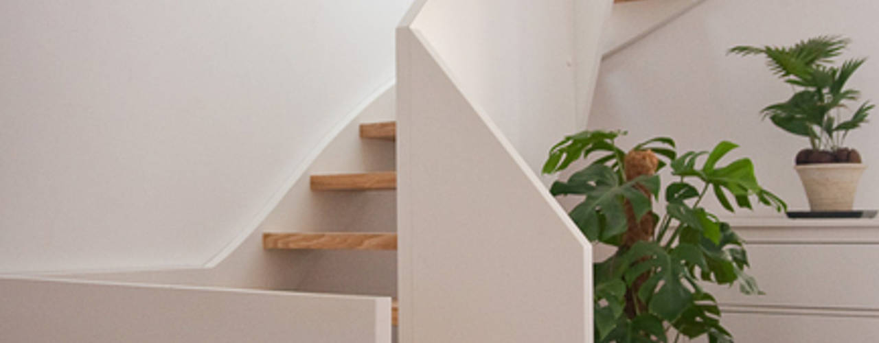 Scheune wird Wohnhaus, ahoch4 Architekten ahoch4 Architekten Modern Corridor, Hallway and Staircase