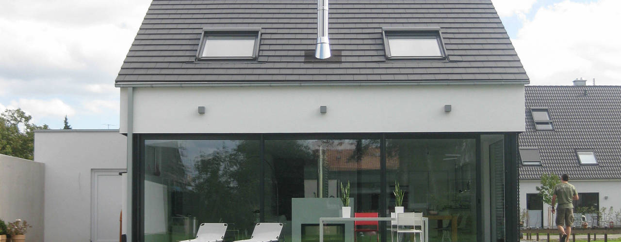 Neubau eines Einfamilienhauses mit Garage 50999 Köln, STRICK Architekten + Ingenieure STRICK Architekten + Ingenieure Casas modernas: Ideas, diseños y decoración