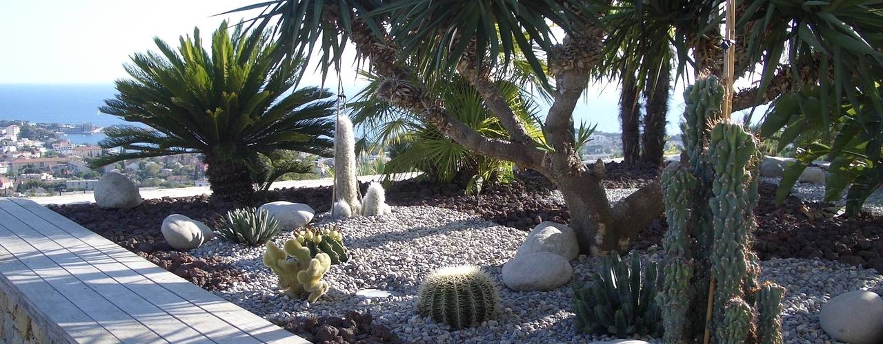 Un jardin contemporain, un balcon sur la mer, Vanessa Cottin Vanessa Cottin Taman Modern