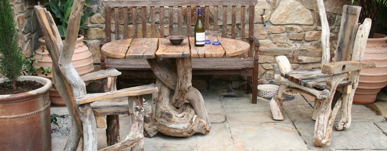 Driftwood Garden & Patio furniture: Made from Driftwood and Reclaimed Timber, Julia's Driftwood Julia's Driftwood Taman Gaya Rustic