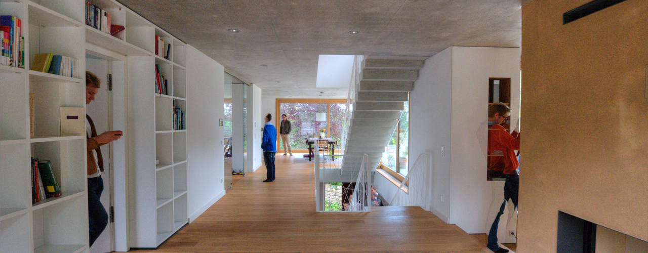 Wohnhaus R+J, Bodamer Faber Architekten BDA Bodamer Faber Architekten BDA Modern Corridor, Hallway and Staircase