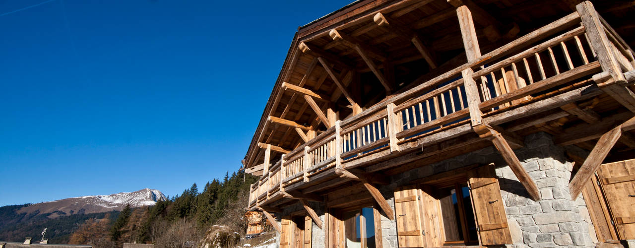 Chalet Les Chantéls: Un chalet neuf de luxe qui combine l'architecture traditionnelle savoyarde avec un intérieur contemporain, shep&kyles design shep&kyles design Kırsal Evler