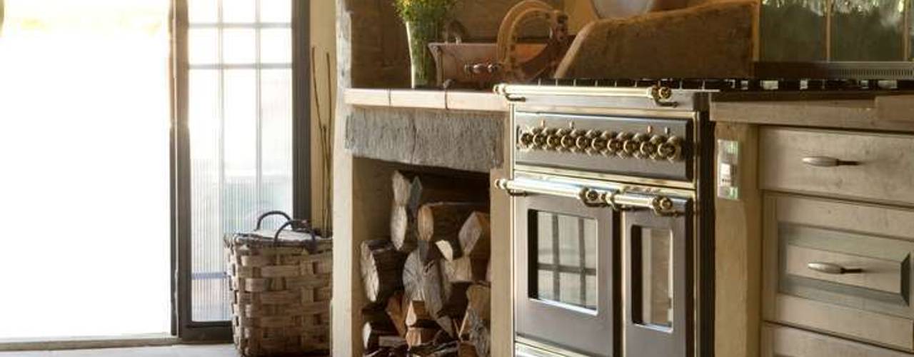 Renovation of an ancient mill in the Chianti region of Tuscany, Pietre di Rapolano Pietre di Rapolano Built-in kitchens Stone