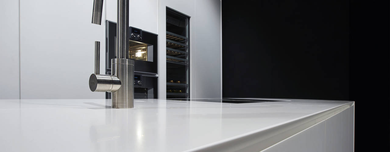 One, cucina in Corian, Ri.fra mobili s.r.l. Ri.fra mobili s.r.l. 모던스타일 주방