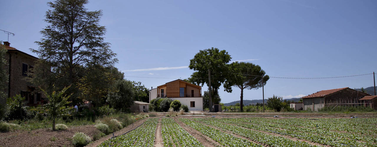 Ristrutturazione ed ampliamento di un fabbricato rurale a Suvereto (LI), mc2 architettura mc2 architettura Casas de estilo mediterráneo