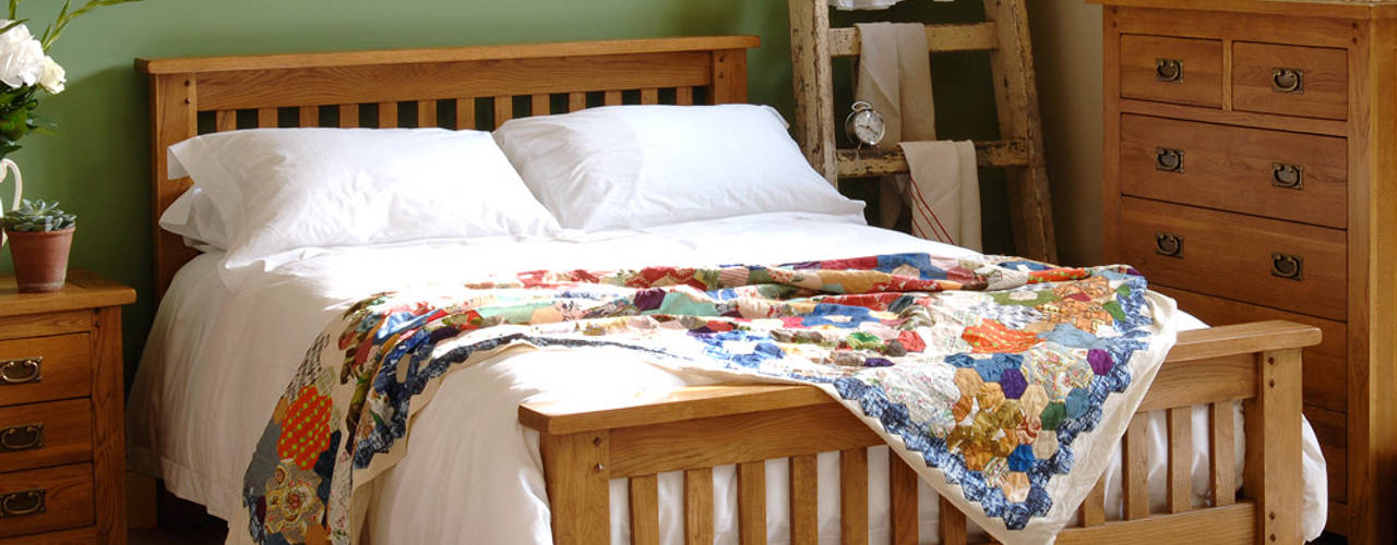 Bedroom, The Cotswold Company The Cotswold Company カントリースタイルの 寝室