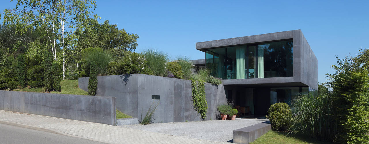 Modernes Einfamilienhaus aus Sichtbeton, Architekturbüro Dongus Architekturbüro Dongus Modern houses