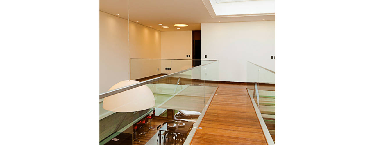 CASA HAACK, 4D Arquitetura 4D Arquitetura Ingresso, Corridoio & Scale in stile moderno