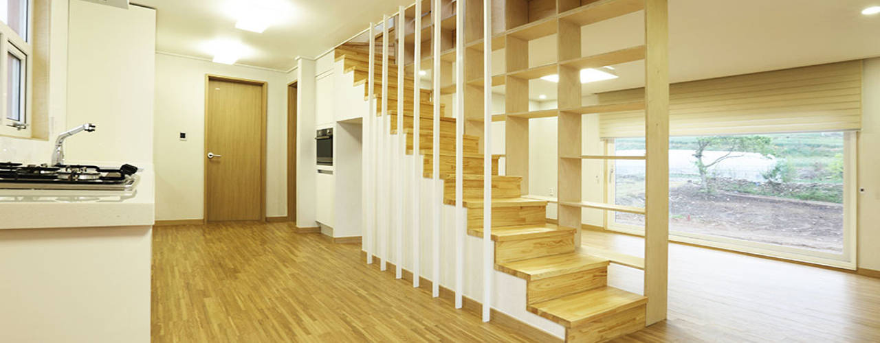 Nemo House, Container Residence, thinkTREE Architects and Partners thinkTREE Architects and Partners Modern corridor, hallway & stairs