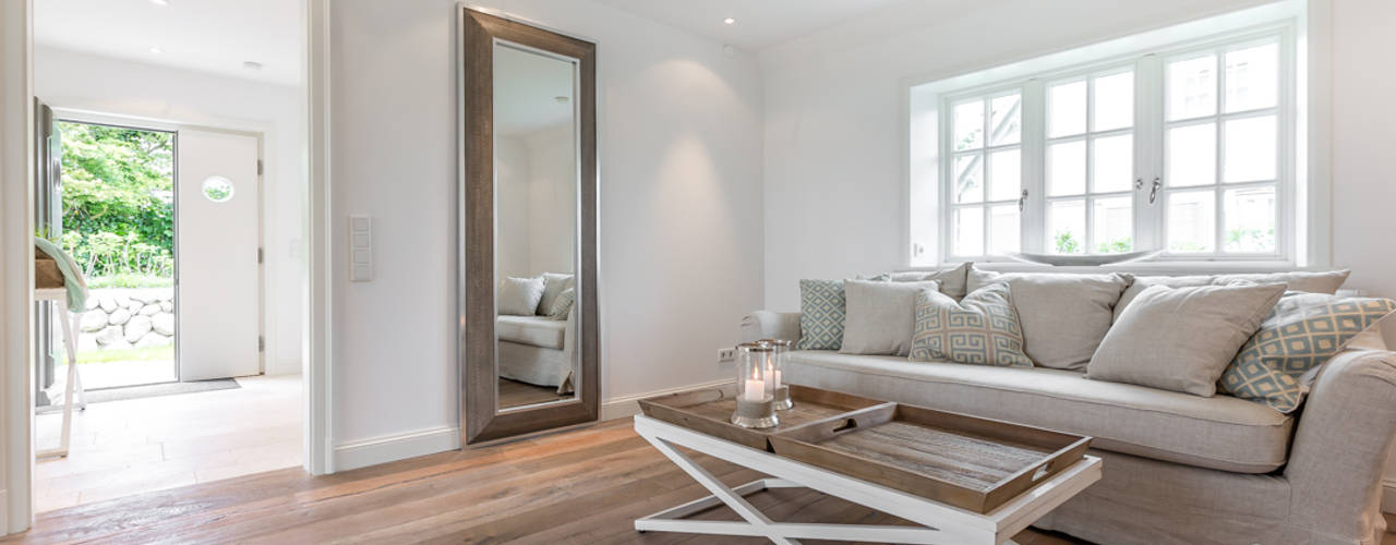 Home Staging Reetdachhaus auf Sylt, Immofoto-Sylt Immofoto-Sylt ห้องนั่งเล่น