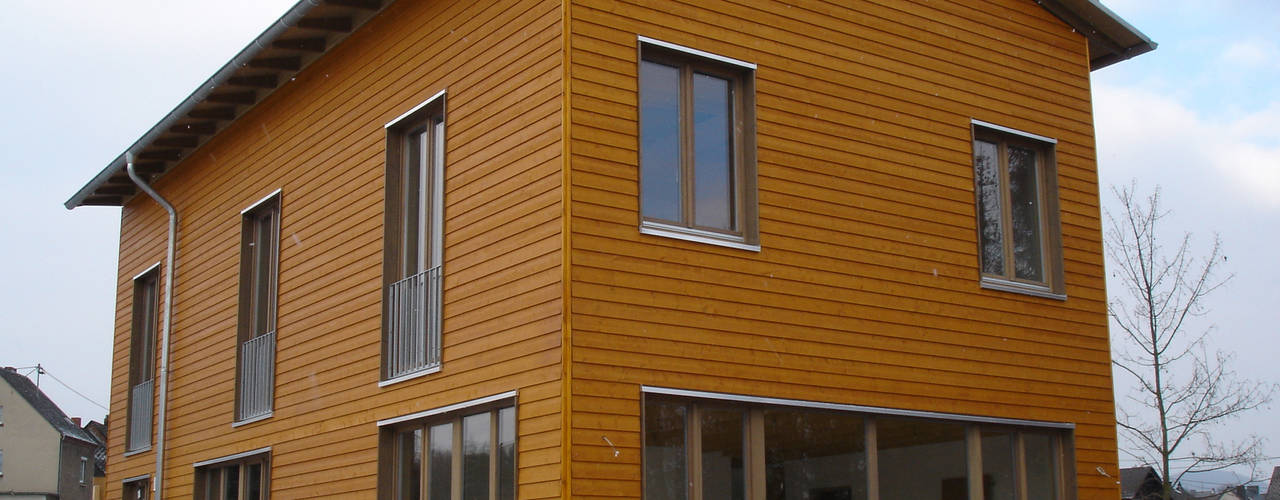 Modern und naturnah: Haus aus Holz Einfamilienhaus in der Eifel, Mendig , PELL Architekten PELL Architekten Portas e janelas escandinavas