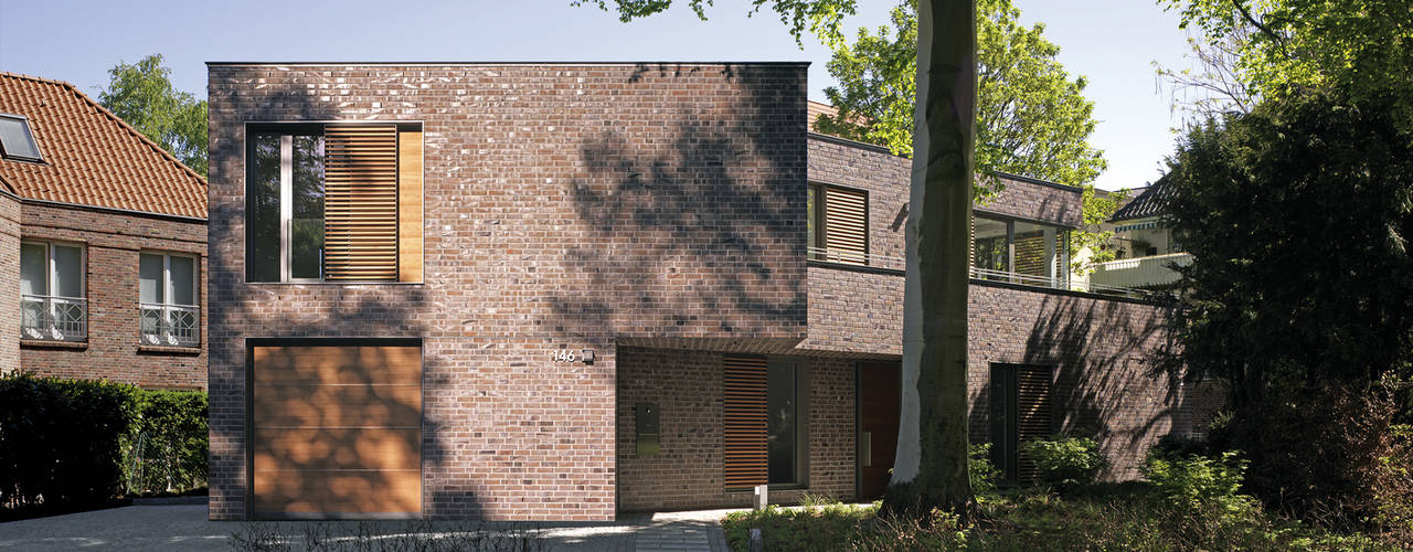 Im Schatten des Baumes - Stadthaus in Hamburg-Winterhude , KITZMANN ARCHITEKTEN KITZMANN ARCHITEKTEN Casas modernas: Ideas, diseños y decoración