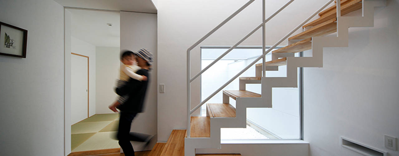 TOUFU, +0 atelier | プラスゼロアトリエ +0 atelier | プラスゼロアトリエ Modern Corridor, Hallway and Staircase