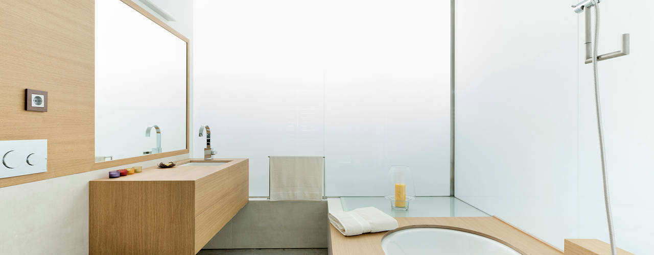 Dezanove House, Inaki Leite Design Ltd. Inaki Leite Design Ltd. Baños de estilo minimalista