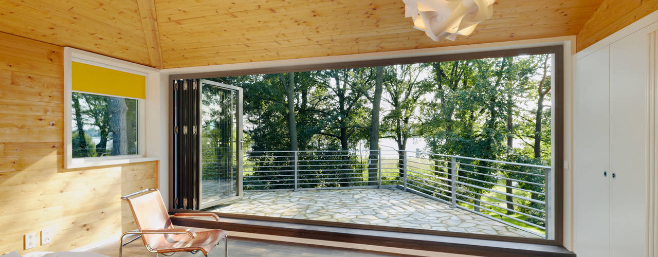 Glas-Faltwand mit Seeblick, Solarlux GmbH Solarlux GmbH Puertas y ventanas de estilo moderno
