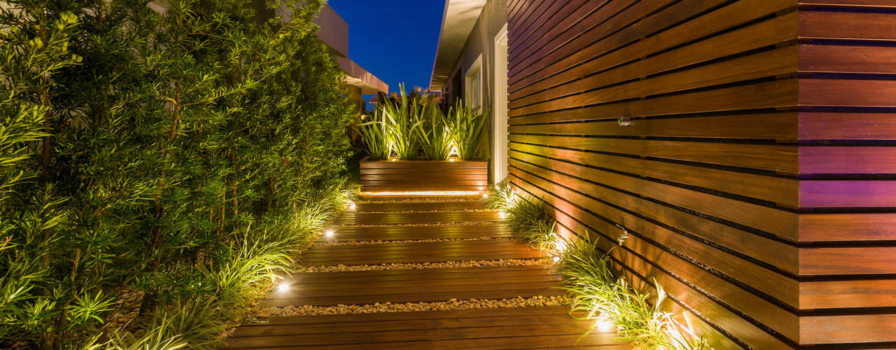 Casa de Praia, Plena Madeiras Nobres Plena Madeiras Nobres Pasillos, vestíbulos y escaleras de estilo moderno