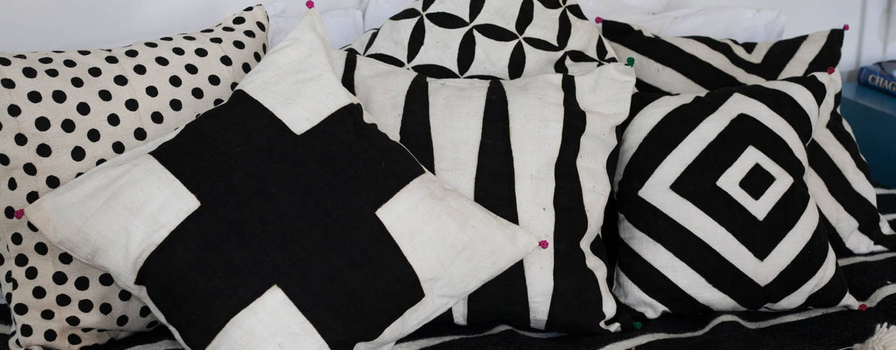 Georgeous Bedroom with Moroccan Pom Pom Blanket and stylish Black&White Cushions, M.Montague Souk M.Montague Souk Bedroom