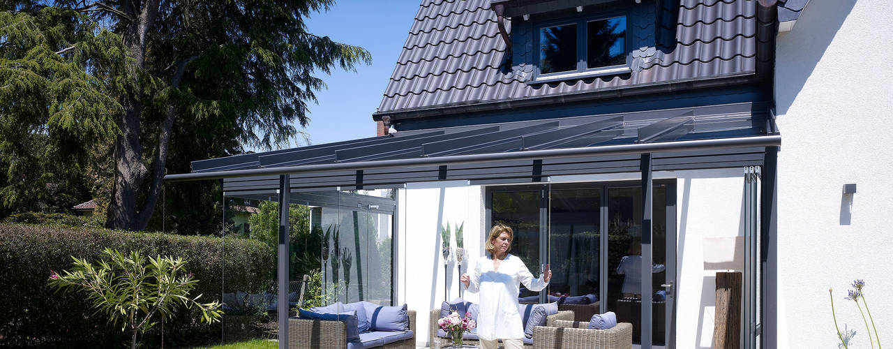 Rundum geschütztes Glashaus, Solarlux GmbH Solarlux GmbH Modern style balcony, porch & terrace