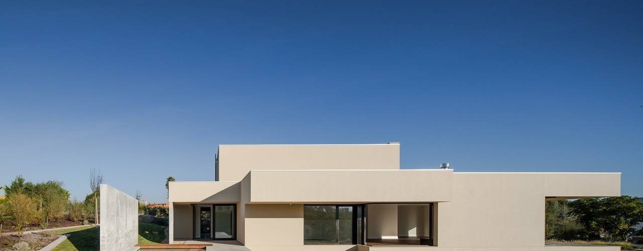 House in Belas, Sintra, Estúdio Urbano Arquitectos Estúdio Urbano Arquitectos Maisons minimalistes